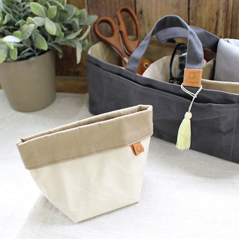 Cohana waxed canvas accessory pouch